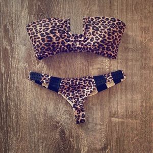NWOT Acacia Pettit cheetah Set